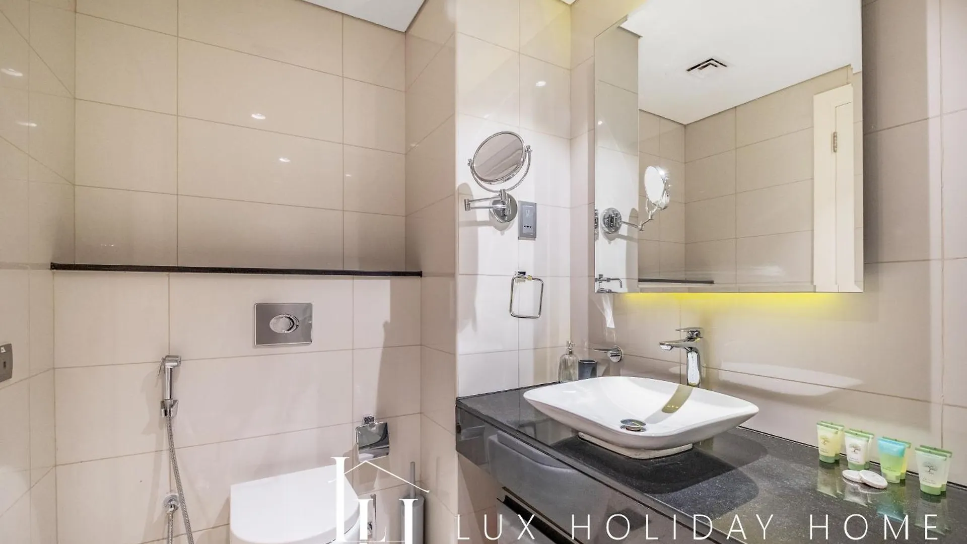 Lux The Majestine Burj Khalifa View Studio Dubai
