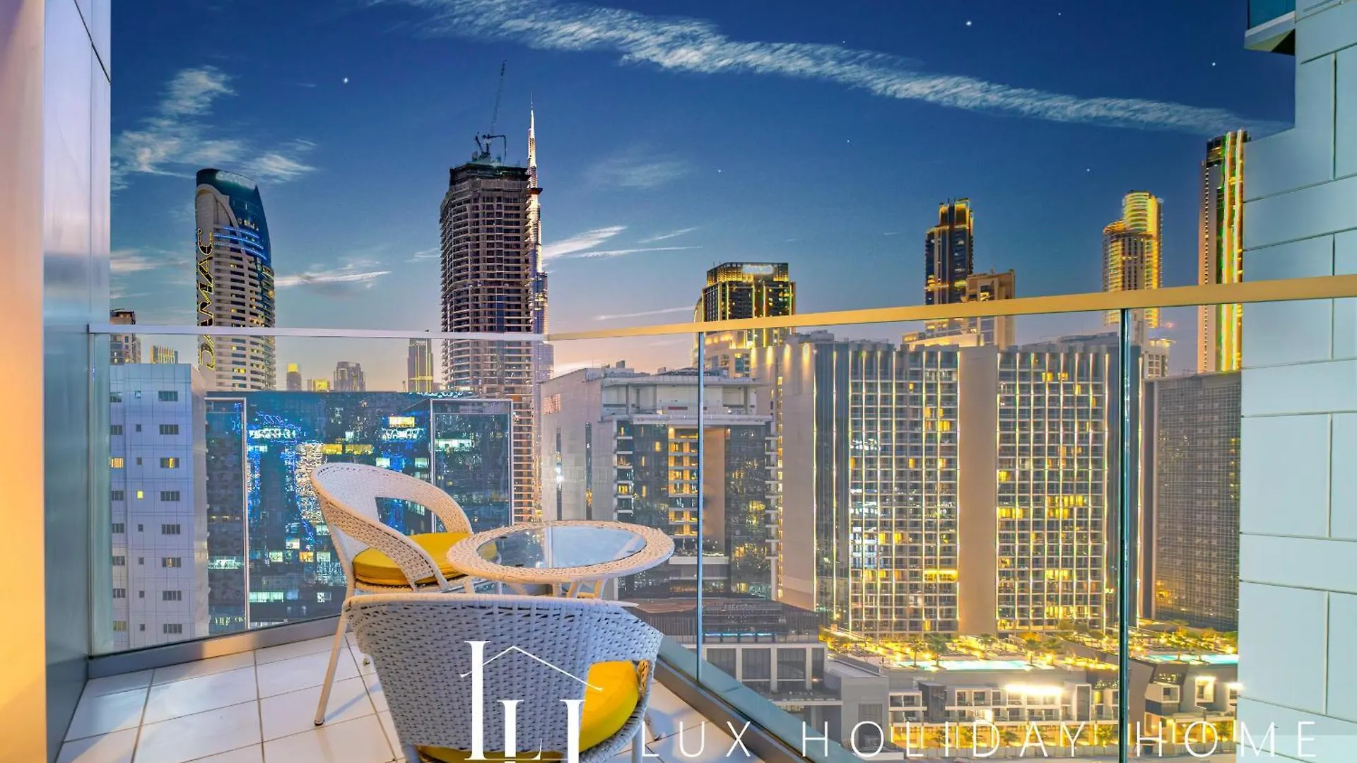 Lux The Majestine Burj Khalifa View Studio Dubaj